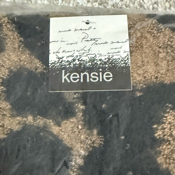 NWT Kensie Leopard Print Fuzzy Scarf - Picture 4 of 7